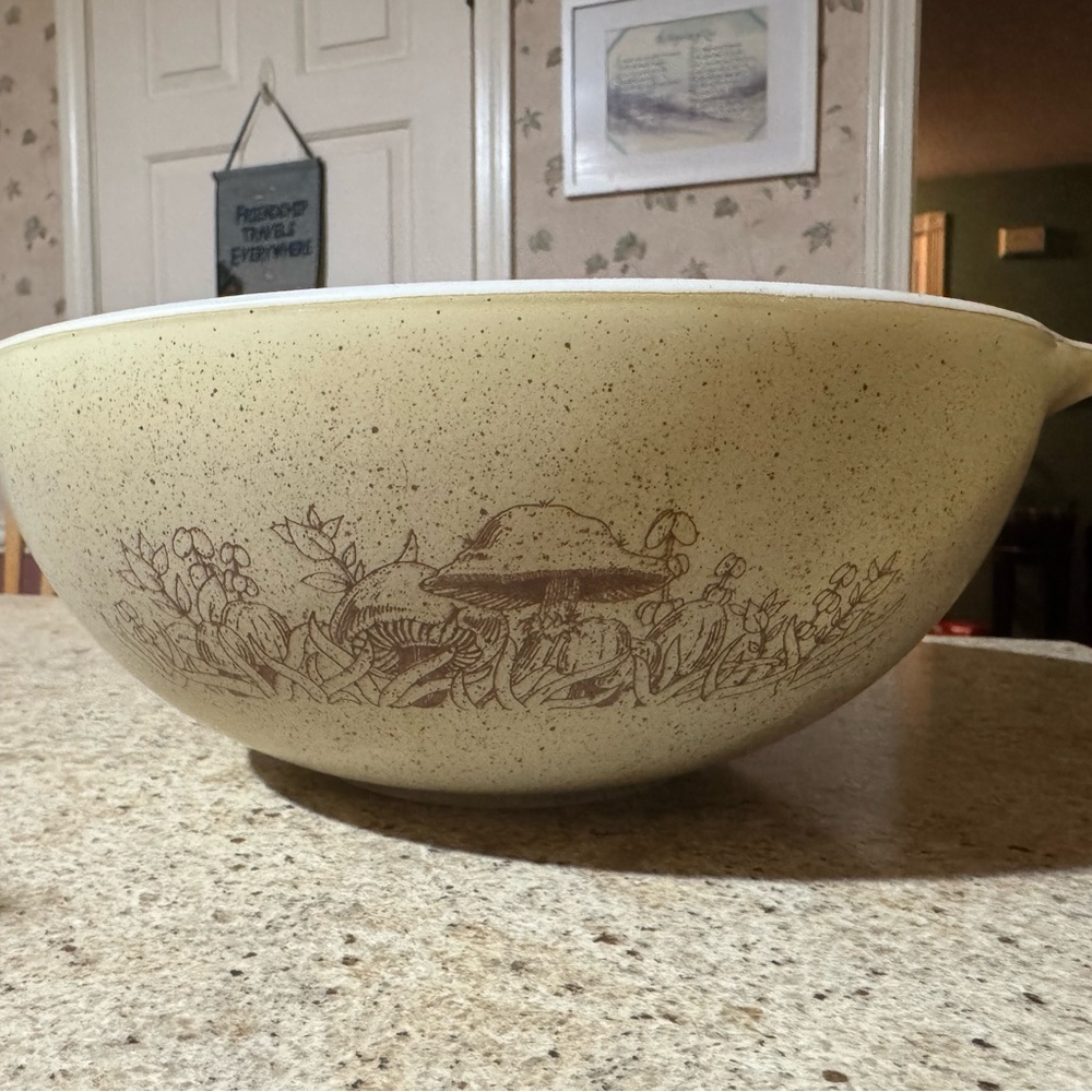Vintage Speckled Mixing Bowl with Mushroom Design